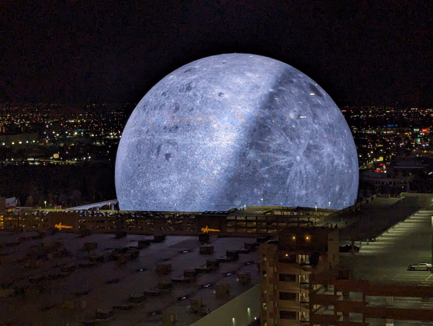 Sphere - Cory Doctorow from Beautiful Downtown Burbank, USA, CC BY-SA 2.0 <https://creativecommons.org/licenses/by-sa/2.0>, via Wikimedia Commons